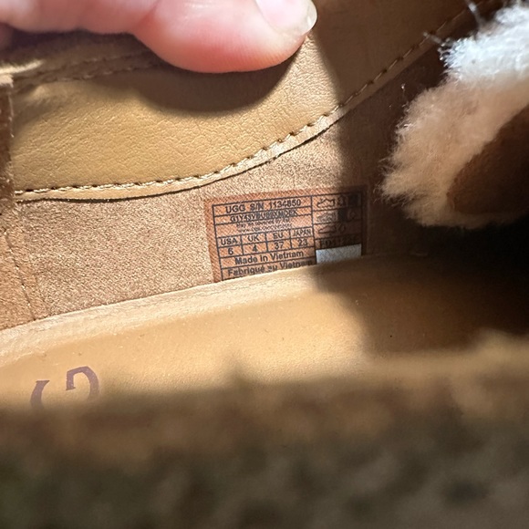 Brown new UGG platforms - Picture 5 of 8